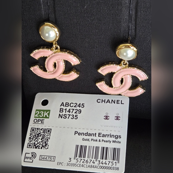 CHANEL Earrings. - Picture 7 of 7